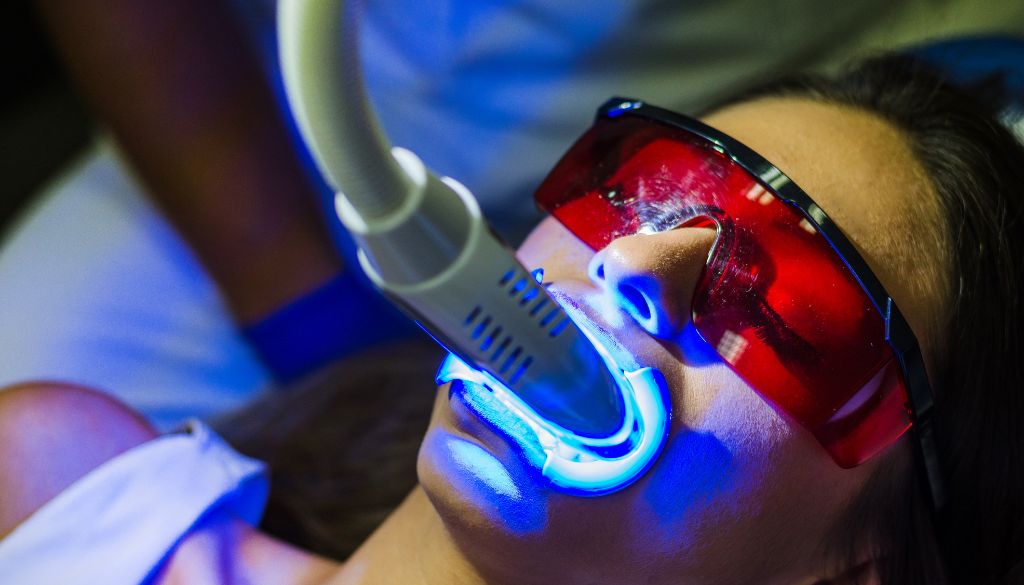 Patient undergoing laser tooth extraction, showcasing advanced techniques for laser cavity removal, laser wisdom tooth extraction, and laser tartar removal, highlighting the benefits of modern dental care.