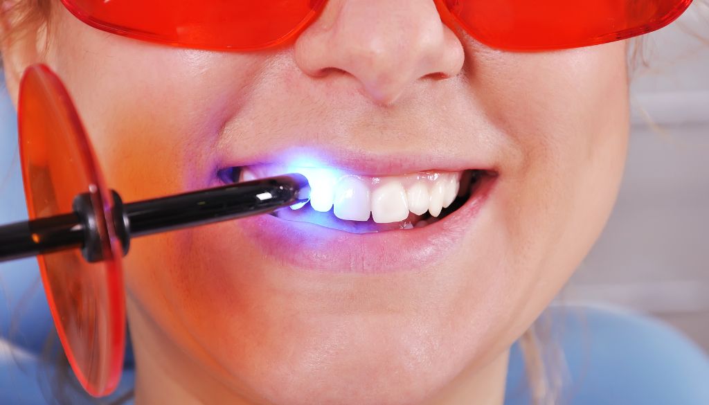 Patient undergoing laser tooth extraction, showcasing advanced techniques for laser cavity removal, laser wisdom tooth extraction, and laser tartar removal, highlighting the benefits of modern dental care.