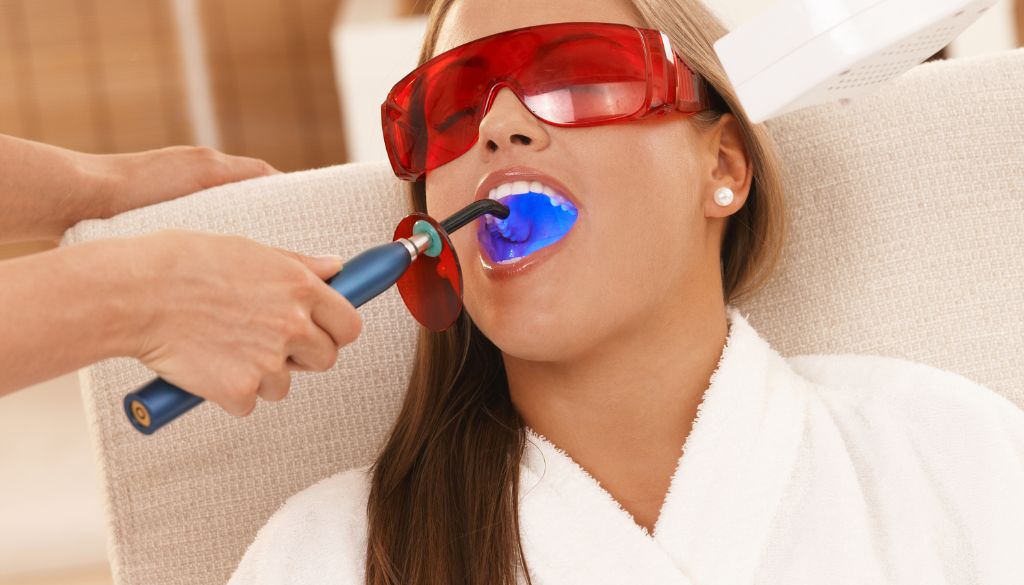 Patient undergoing laser tooth extraction, showcasing advanced techniques for laser cavity removal, laser wisdom tooth extraction, and laser tartar removal, highlighting the benefits of modern dental care.